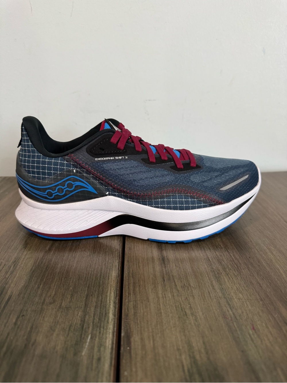 Saucony Men’s Endorphin Shift 2 Running Shoe - Navy with Burgundy Accents